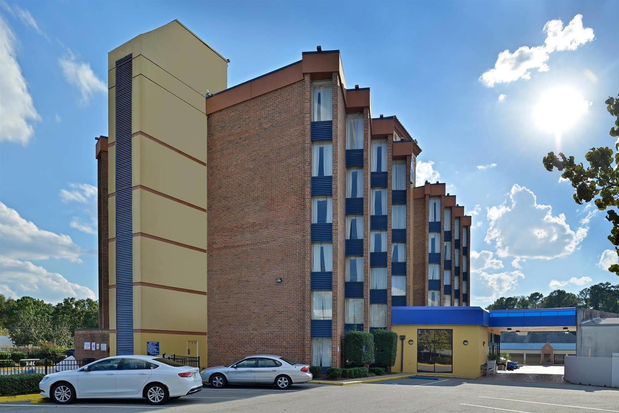 Red Roof Inn & Suites Macon Esterno foto