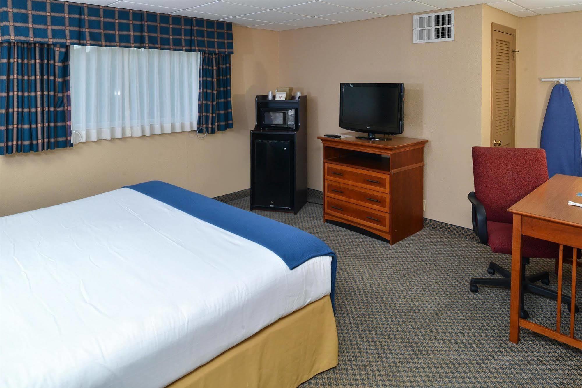 Red Roof Inn & Suites Macon Esterno foto